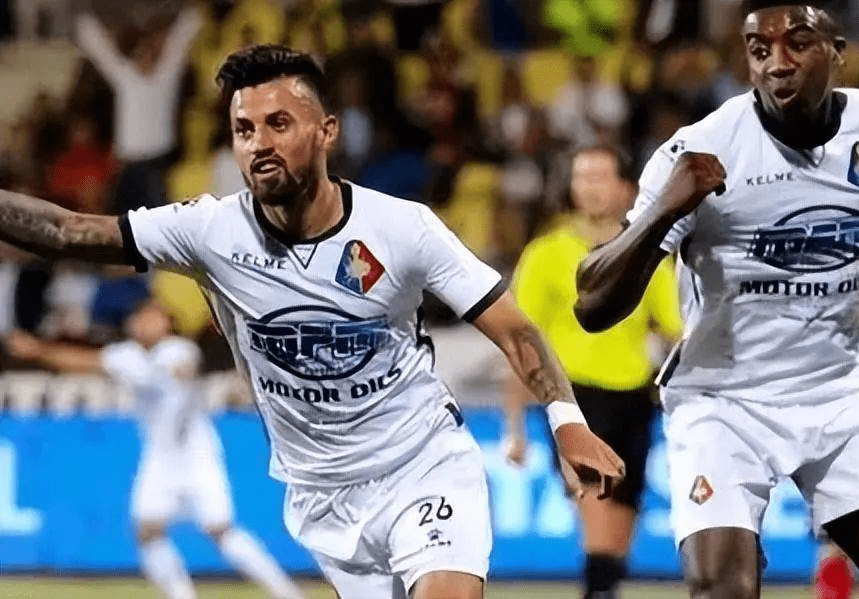 年轻球员一 年轻球员一