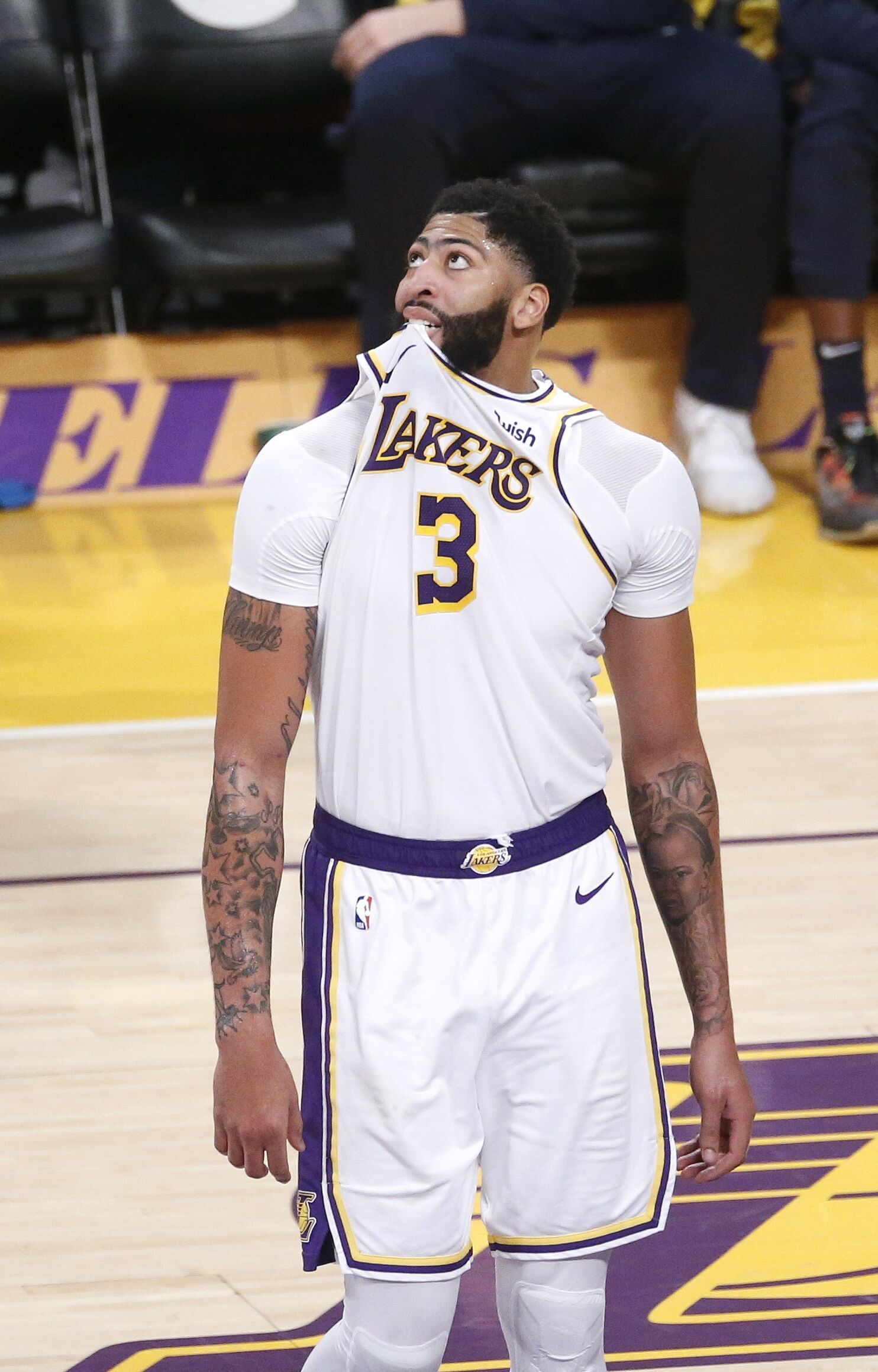 色不是只得 色不是只得